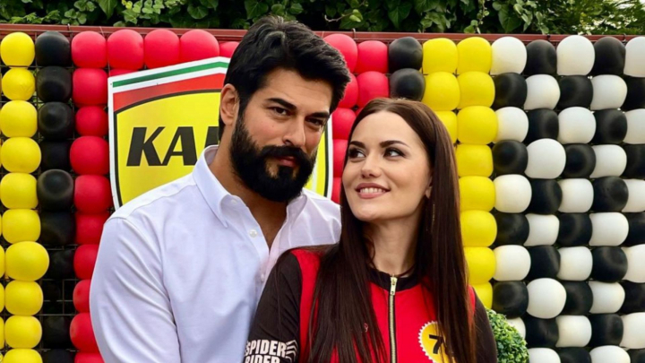 Burak Ozcivit si Fahriye Evcen vor deveni din nou parinti. Vezi cat de bine o prinde burtica de graviduta pe actrita - FOTO Burak Ozcivit si Fahriye Evcen vor deveni din nou parinti. Vezi cat de bine o prinde burtica de graviduta pe actrita - FOTO