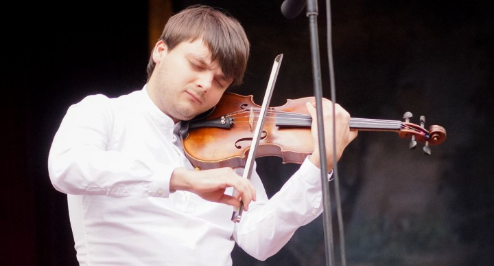 A pornit de la 0 si a ajuns prim-violonist al Orchestrei Filarmonicii Olandeze. Ionel Manciu a dezvaluit cum a fost pentru el acest drum lung spre succes si ce trairi a experimentat in tot acest timp: „Nu prea imi vine a crede de unde am venit si ce am ajuns” - VIDEO