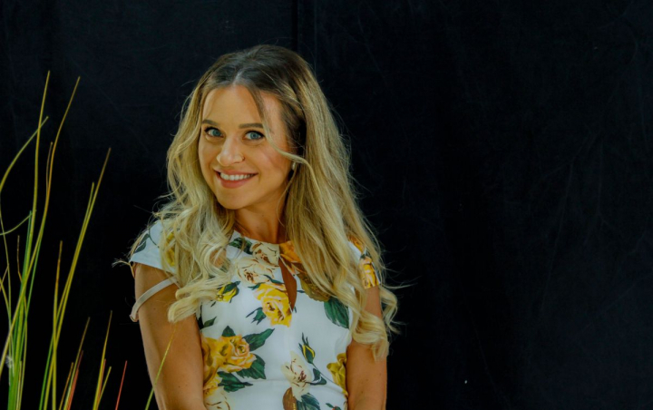 Azi e gingasa si plina de senzualitate, maine poate fi dura, hotarata si neinfricata. Vezi cat de bine ii reuseste prezentatoarei PRO TV, Vlada Mardari, sa combine cele doua pasiuni ale sale, dansul si enduro: „El pur si simplu mi-a cumparat si mie o motocicleta si eu am fost nevoita sa incerc” - VIDEO