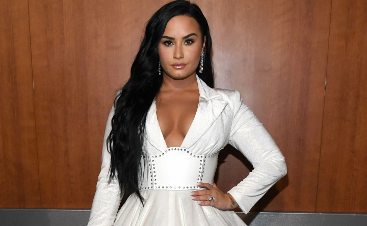Demi Lovato e nevoita sa renunte la turnee: „Nu pot cobori din pat!" Demi Lovato e nevoita sa renunte la turnee: „Nu pot cobori din pat!"