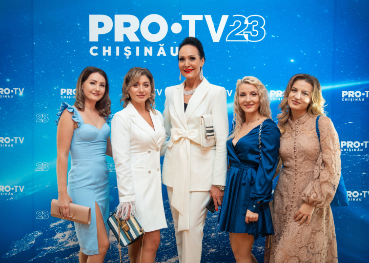 Dress code cocktail si un accesoriu albastru - permisul de trecere la receptia PRO TV Chisinau! Vezi daca le-a reusit sau nu invitatilor sa respecte cerinta - VIDEO Dress code cocktail si un accesoriu albastru - permisul de trecere la receptia PRO TV Chisinau! Vezi daca le-a reusit sau nu invitatilor sa respecte cerinta - VIDEO