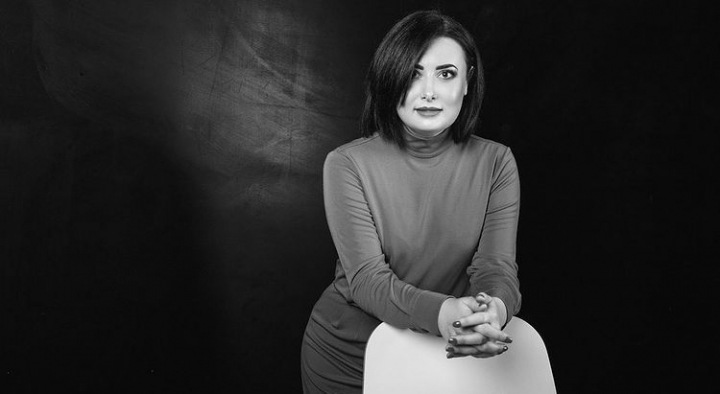 Ofera posibilitatea persoanelor din familii social vulnerabile sa invete limba engleza! Profesoara de limba engleza Corina Muntean a oferit mai multe detalii despre initiativa sa: „Incet, incet, intelegem ca avem nevoie si de investitii in educatie” - VIDEO Ofera posibilitatea persoanelor din familii social vulnerabile sa invete limba engleza! Profesoara de limba engleza Corina Muntean a oferit mai multe detalii despre initiativa sa: „Incet, incet, intelegem ca avem nevoie si de investitii in educatie” - VIDEO