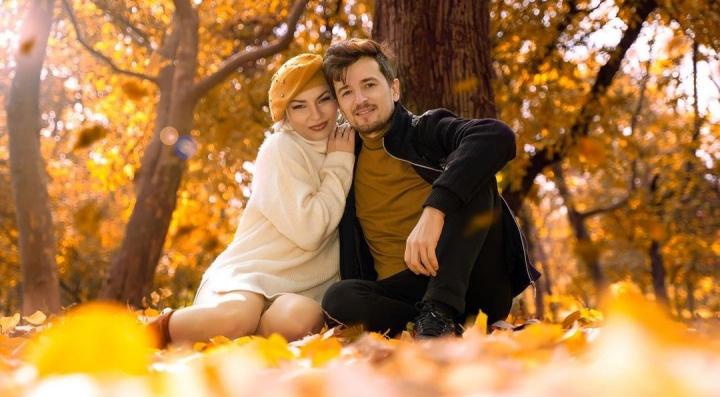 Radu Sirbu a lansat videoclipul oficial pentru piesa „In Ochii Tai”. Interpretul s-a filmat alaturi de sotia sa: „Sper sa va placa!” - VIDEO Radu Sirbu a lansat videoclipul oficial pentru piesa „In Ochii Tai”. Interpretul s-a filmat alaturi de sotia sa: „Sper sa va placa!” - VIDEO