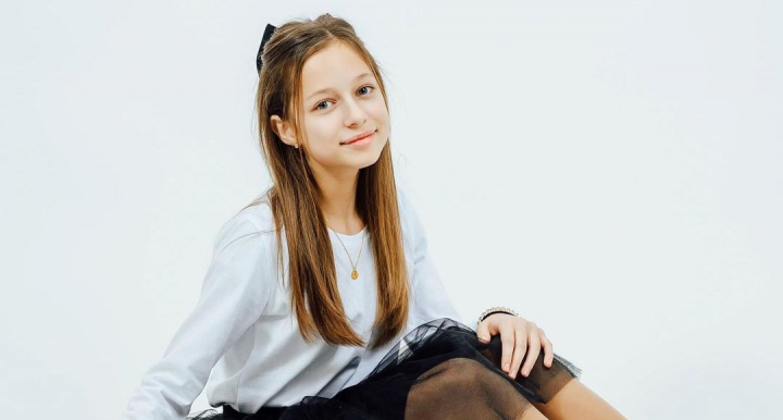 Sarbatoare in familia Carnat! Manuella a implinit 14 ani. Vezi cum a fost surprinsa tanara dis de dimineata de catre parintii sai, dar si de cea mai buna prietana: „De fiecare data sa te uiti acolo cand o sa simti ca ceva nu merge” - VIDEO Sarbatoare in familia Carnat! Manuella a implinit 14 ani. Vezi cum a fost surprinsa tanara dis de dimineata de catre parintii sai, dar si de cea mai buna prietana: „De fiecare data sa te uiti acolo cand o sa simti ca ceva nu merge” - VIDEO