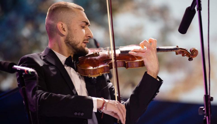 Mezinul dinastiei Botgros, Cristian a publicat o imagine de arhiva cu buneii sai pe retelele sociale: „Doamne, ce frumos!” - FOTO Mezinul dinastiei Botgros, Cristian a publicat o imagine de arhiva cu buneii sai pe retelele sociale: „Doamne, ce frumos!” - FOTO