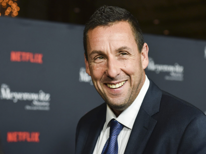 Adam Sandler a suferit o interventie chirurgicala! Actorul se misca cu ajutorul unui baston - FOTO Adam Sandler a suferit o interventie chirurgicala! Actorul se misca cu ajutorul unui baston - FOTO