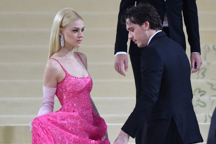 Nicola Peltz a pus capat speculatiilor despre relatia dintre ea si Victoria Beckham. De ce nu a purtat o rochie semnata de soacra ei Nicola Peltz a pus capat speculatiilor despre relatia dintre ea si Victoria Beckham. De ce nu a purtat o rochie semnata de soacra ei