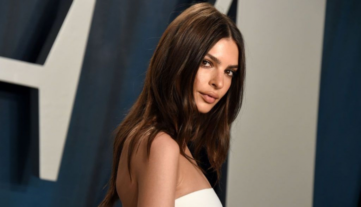 Emily Ratajkowski a sustinut-o public pe Behati Prinsloo, sotia interpretului Adam Levine: „Daca esti intr-o relatie, atunci trebuie sa fii fidel” Emily Ratajkowski a sustinut-o public pe Behati Prinsloo, sotia interpretului Adam Levine: „Daca esti intr-o relatie, atunci trebuie sa fii fidel”