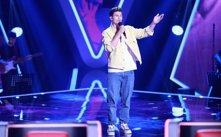 „Parca Dumnezeu l-a trimis”. Max Jorquera i-a cucerit pe antrenorii de la Vocea Romaniei cu interpretarea dramatica a piesei „Cry Me a River” - VIDEO