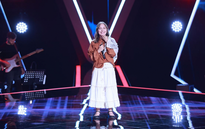 Moldoveanca Marina Scaletchi, o prezenta si o voce inedita care nu i-a lasat indiferenti pe antrenorii de la Vocea Romaniai: „Muzica este darul prin care cunosc lumea” - VIDEO Moldoveanca Marina Scaletchi, o prezenta si o voce inedita care nu i-a lasat indiferenti pe antrenorii de la Vocea Romaniai: „Muzica este darul prin care cunosc lumea” - VIDEO