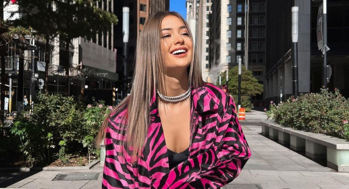 Iuliana Beregoi isi traieste visul american! Interpreta a reusit deja sa viziteze mai multe atractii turistice din New York si sa pozeze alaturi de un piton. Afla impreuna cu cine calatoreste tanara: „O sa petrecem cateva zile aici dupa care o sa plecam la...” - VIDEO Iuliana Beregoi isi traieste visul american! Interpreta a reusit deja sa viziteze mai multe atractii turistice din New York si sa pozeze alaturi de un piton. Afla impreuna cu cine calatoreste tanara: „O sa petrecem cateva zile aici dupa care o sa plecam la...” - VIDEO