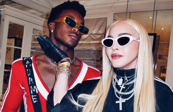 Fiul Madonnei a implinit 17 ani. Baiatul si-a sarbatorit ziua de nastere intr-un costum cu paiete si tocuri - VIDEO Fiul Madonnei a implinit 17 ani. Baiatul si-a sarbatorit ziua de nastere intr-un costum cu paiete si tocuri - VIDEO