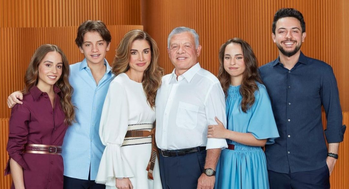 Regina Rania a Iordaniei, mesaj inedit pe retelele sociale, de ziua fiicelor ei. Cat de frumoase sunt printesele Iman si Salma - FOTO