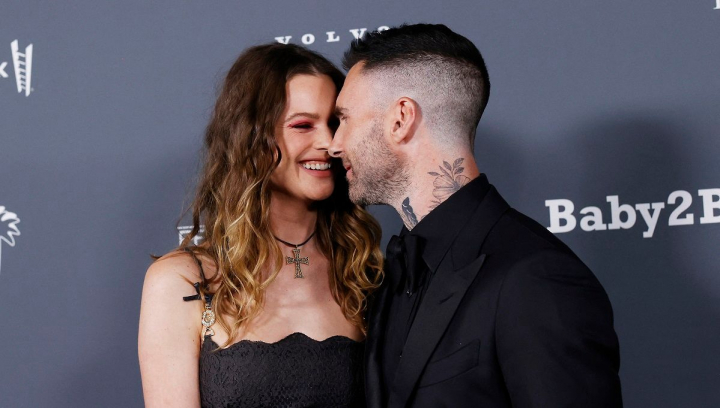 Adam Levine si Behati Prinsloo au aparut in public impreuna pentru prima data de la zvonurile despre infidelitatea interpretului - FOTO Adam Levine si Behati Prinsloo au aparut in public impreuna pentru prima data de la zvonurile despre infidelitatea interpretului - FOTO