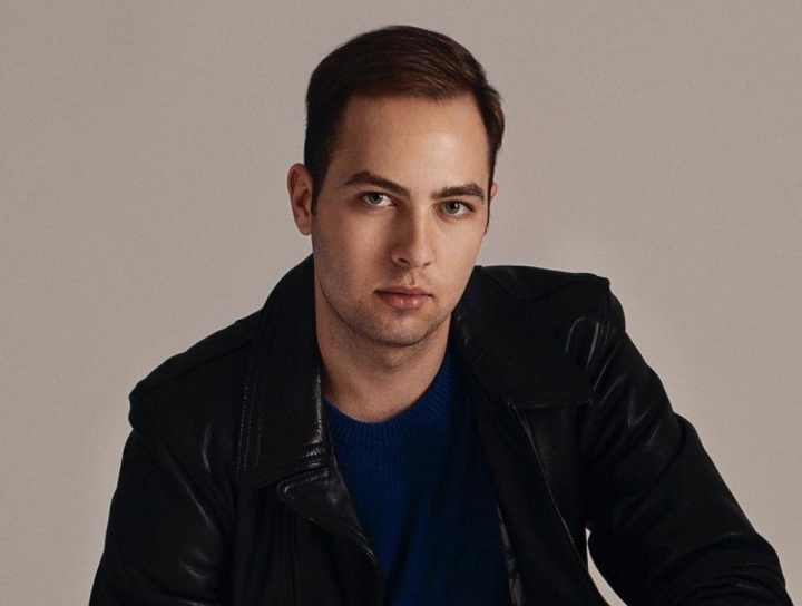 Nathaniel Kowalsky iti spune cum trebuie sa te imbraci in sezonul rece 2022-2023, dar si care e culoarea anului - VIDEO Nathaniel Kowalsky iti spune cum trebuie sa te imbraci in sezonul rece 2022-2023, dar si care e culoarea anului - VIDEO