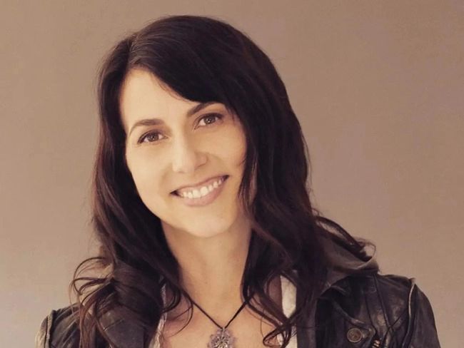 MacKenzie Scott, a patra cea mai bogata femeie a lumii, divorteaza de sotul profesor MacKenzie Scott, a patra cea mai bogata femeie a lumii, divorteaza de sotul profesor