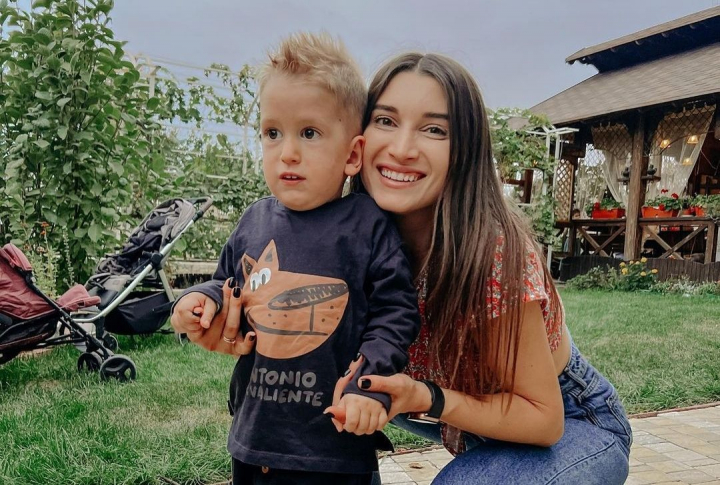 Este un mic invingator! Micutul Robert caruia i-a fost administrat cel mai scump vaccin din lume de 2 milioane de dolari, a implinit 3 anisori! Vezi cum si-a sarbatorit baietelul ziua de nastere - FOTO