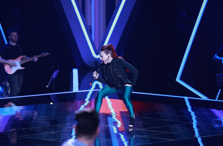 Clarissa Vichi a reusit sa ridice antrenorii in picioare inainte ca acestia sa intoarca scaunele, la Vocea Romaniei - VIDEO