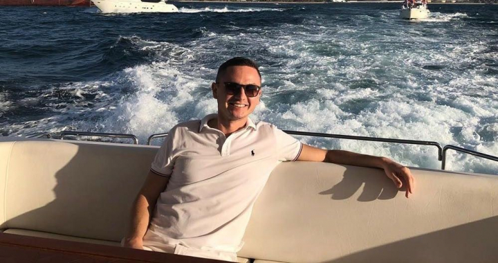 A inceput ca chelner in Chisinau, iar acum este manager in unul dintre cele mai luxoase restaurante din Dubai. Afla povestea moldoveanului, Eugen Gheorghiciuc: „E un local acum din top 5... care sunt in Dubai” - VIDEO