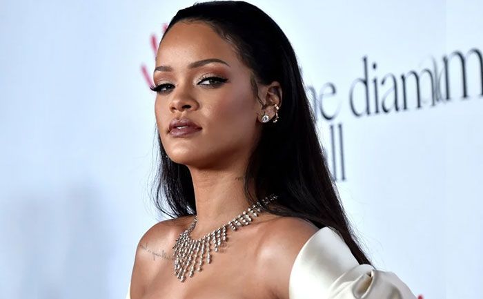 Rihanna, un exemplu pentru proaspetele mamici: relaxata, nu se grabeste sa scape rapid de kilogramele in plus
