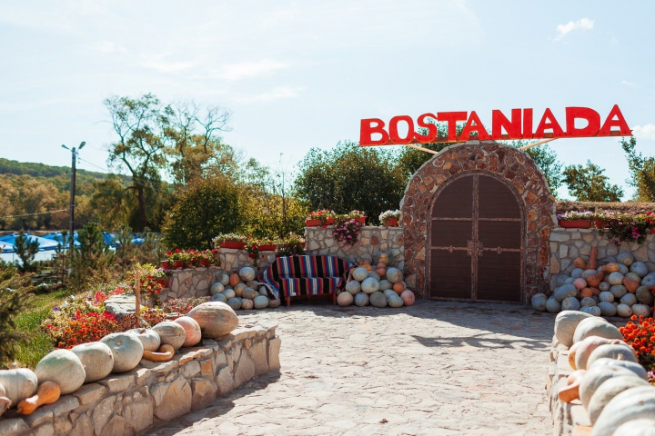 Tu ai fost la cel mai colorat festival al toamnei? Vezi cum s-au distrat moldovenii la Bostaniada, dar si care sunt artistii care au creat o atmosfera de neuitat - VIDEO