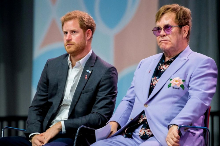 Scandal urias! "Daily Mail" le-ar fi ascultat convorbirile Printului Harry si lui Elton John Scandal urias! "Daily Mail" le-ar fi ascultat convorbirile Printului Harry si lui Elton John