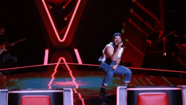 Irina Rimes s-a luptat in versuri cu The Motans, pentru a-l convinge pe Vlad Nicolici sa vina in echipa ei! Prestatia concurentului de la Vocea Romaniei a impresionat pe toata lumea, insa o singura echipa a fost aleasa. Iata cu cine a mers mai departe tanarul actor - VIDEO Irina Rimes s-a luptat in versuri cu The Motans, pentru a-l convinge pe Vlad Nicolici sa vina in echipa ei! Prestatia concurentului de la Vocea Romaniei a impresionat pe toata lumea, insa o singura echipa a fost aleasa. Iata cu cine a mers mai departe tanarul actor - VIDEO