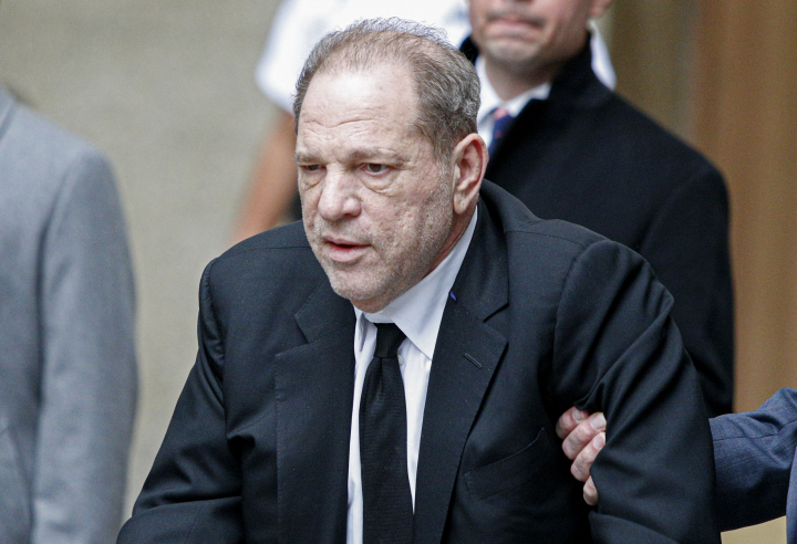 Un nou proces de viol si agresiune sexuala impotriva lui Harvey Weinstein, la Los Angeles. Fostul producator de film risca pana la 140 de ani de inchisoare Un nou proces de viol si agresiune sexuala impotriva lui Harvey Weinstein, la Los Angeles. Fostul producator de film risca pana la 140 de ani de inchisoare
