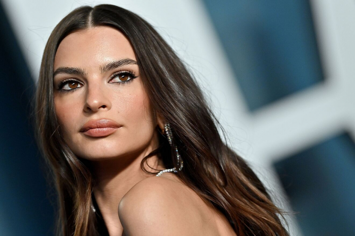 Emily Ratajkowski este bisexuala? Vezi cum a facut aluzie modelul asupra orientarii sale - FOTO Emily Ratajkowski este bisexuala? Vezi cum a facut aluzie modelul asupra orientarii sale - FOTO