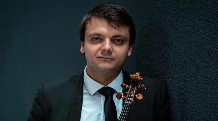 Nu e doar un muzician bun, dar si un tata exemplar! Ionel Manciu a adus-o pentru prima data pe fiica lui in Moldova, pentru a o boteza: „Eu vorbesc cu ea in limba romana, sotia mea vorbeste in japoneza, iar la scoala cred ca va invata limba engleza” - VIDEO Nu e doar un muzician bun, dar si un tata exemplar! Ionel Manciu a adus-o pentru prima data pe fiica lui in Moldova, pentru a o boteza: „Eu vorbesc cu ea in limba romana, sotia mea vorbeste in japoneza, iar la scoala cred ca va invata limba engleza” - VIDEO