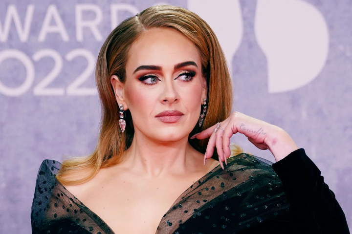 Adele a aparut in public fara verigheta! Vezi cum a fost fotografiata aceasta de catre paparazzi - FOTO Adele a aparut in public fara verigheta! Vezi cum a fost fotografiata aceasta de catre paparazzi - FOTO