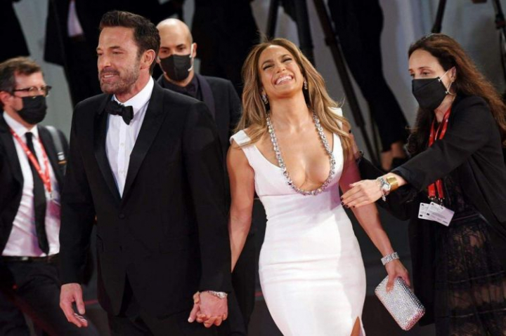 Jennifer Lopez si Ben Affleck - prima aparitie publica de cand s-au casatorit! La ce eveniment monden au participat sotii - FOTO