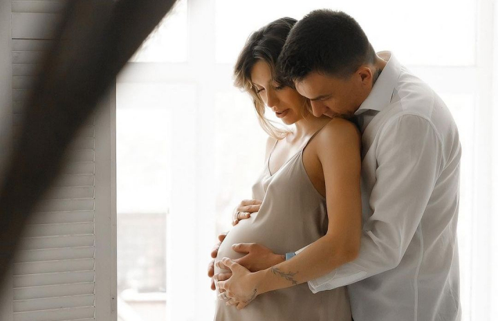 Regina todorenko a publicat o fotografie emotionanta cu un fiul ei de 3 luni in brate: „Oamenii spun e ca foarte greu sa-ti iai copilul cu tine la munca” - FOTO