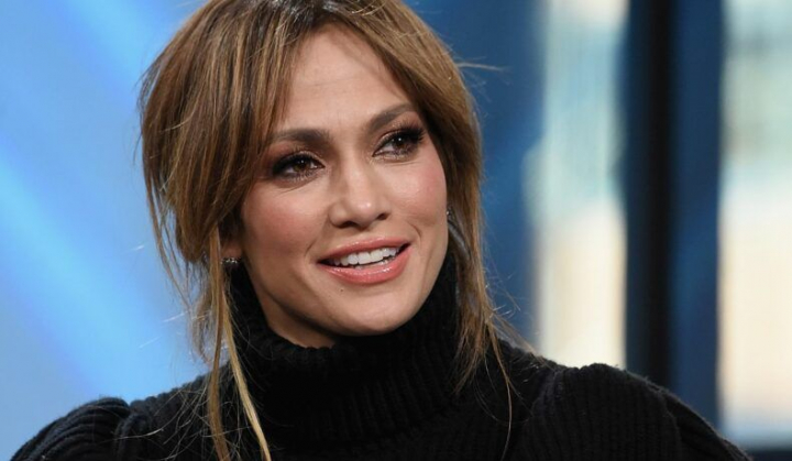 Jennifer Lopez, fara machiaj si extensii pe platourile de filmare de la Atlas. Vedeta a atras toate privirile - FOTO
