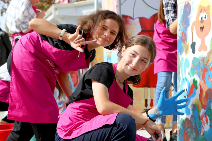 Frigidere pictate in centrul Chisinaului! Un magazin de electrocasnice din Moldova a venit cu o idee creativa de reciclare a tehnicii uzate. Vezi cat de frumos au fost desenate cateva frigidere colectate din intreaga tara - VIDEO