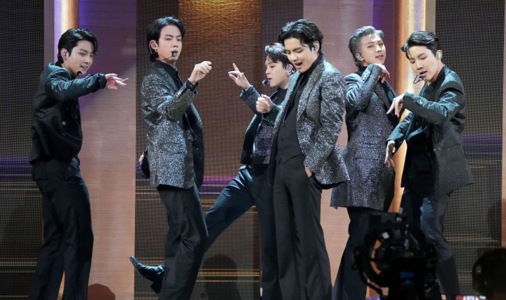 Cantaretii de la BTS au fost chemati in armata. Cati ani vor servi patria in Coreea de Sud