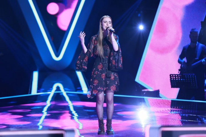 Cecilia Serban, un timbru interesant care i-a atras atentia lui The Motans cu piesa "Ironic", la Vocea Romaniei - VIDEO Cecilia Serban, un timbru interesant care i-a atras atentia lui The Motans cu piesa "Ironic", la Vocea Romaniei - VIDEO