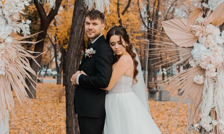 „O familie de admirat”. Daniela Cheltuitor si sotul sau au sarbatorit nunta de hartie: „E zi speciala” - FOTO/VIDEO „O familie de admirat”. Daniela Cheltuitor si sotul sau au sarbatorit nunta de hartie: „E zi speciala” - FOTO/VIDEO