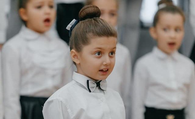 Un nou succes pentru fiica actorilor Aliona Triboi si Ghenadie Galca! Micuta Ruxanda a cantat pentru prima data solo la Sala cu Orga: „A fost un nou si emotionant inceput pentru toti” - FOTO/VIDEO Un nou succes pentru fiica actorilor Aliona Triboi si Ghenadie Galca! Micuta Ruxanda a cantat pentru prima data solo la Sala cu Orga: „A fost un nou si emotionant inceput pentru toti” - FOTO/VIDEO