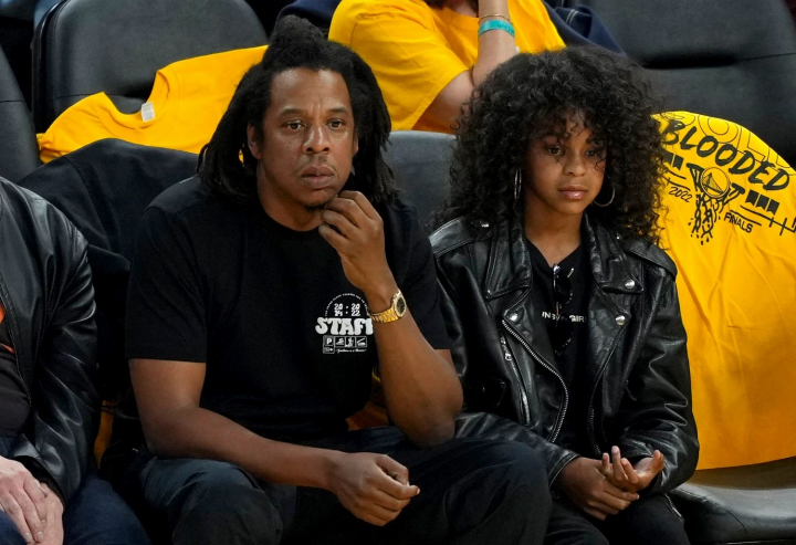 Fiica lui Beyonce arunca cu banii de la 10 ani. Blue Ivy a oferit 80.000 de dolari la o licitatie Fiica lui Beyonce arunca cu banii de la 10 ani. Blue Ivy a oferit 80.000 de dolari la o licitatie