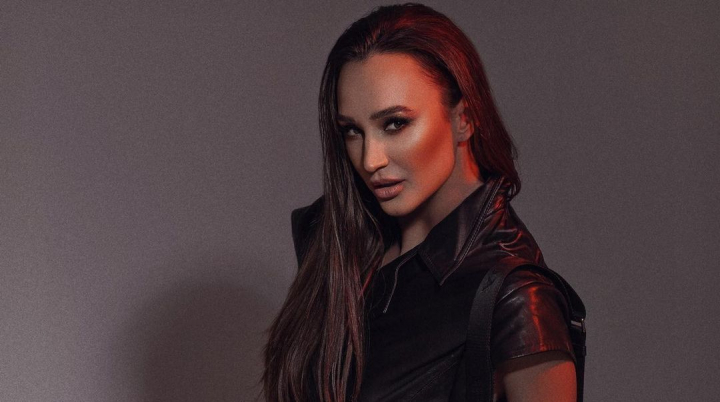 Ea este cea care a creat palaria Maiei Sandu pentru funeraliile Reginei Elisabeta a II-a! Ce spune Iuliana Chirosca despre experienta pe care a avut-o - VIDEO