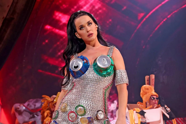Ce s-a intamplat cu ochiul lui Katy Perry la concertul sau din Las Vegas: vedeta a venit cu explicatii pentru fanii sai - VIDEO Ce s-a intamplat cu ochiul lui Katy Perry la concertul sau din Las Vegas: vedeta a venit cu explicatii pentru fanii sai - VIDEO