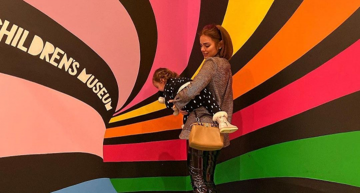 Xenia Deli - moment emotionant de ziua sa! Vezi cum a fost felicitata de catre fiica sa, Anastasia - VIDEO