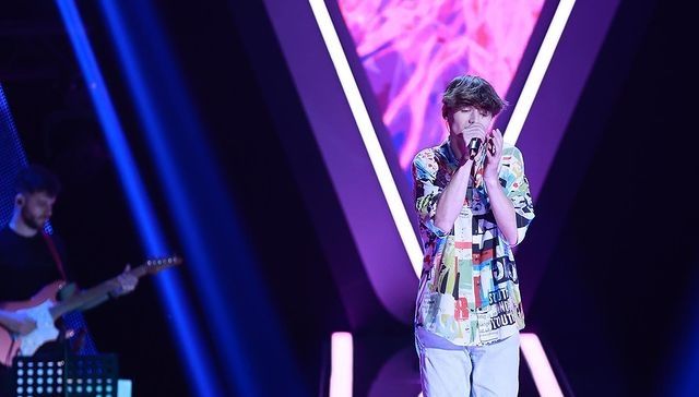 Ovidiu Gorincioi, tanarul din Chisinau care face senzatie pe TikTok, a pasit pe scena Vocea Romaniei cu multa incredere in sine si a reusit sa intoarca doua scaune: „Este printre putinele voci care ar putea...” - VIDEO