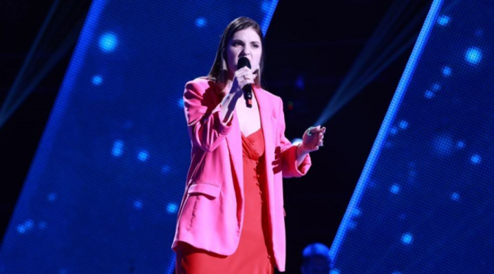 In urma cu sase ani, Catalina Hrisca se afla la Vocea Romaniei in echipa lui Smiley, insa nu a trecut de etapa duelului. Acum revine in forta, dupa o pauza vocala foarte lunga, si reuseste sa intoarca doua scaune - VIDEO In urma cu sase ani, Catalina Hrisca se afla la Vocea Romaniei in echipa lui Smiley, insa nu a trecut de etapa duelului. Acum revine in forta, dupa o pauza vocala foarte lunga, si reuseste sa intoarca doua scaune - VIDEO
