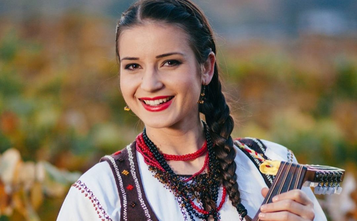 Stela Botez si sotul ei au sarbatorit nunta de hartie! Interpreta a publicat imagini rare din ziua in care s-a casatorit - FOTO Stela Botez si sotul ei au sarbatorit nunta de hartie! Interpreta a publicat imagini rare din ziua in care s-a casatorit - FOTO