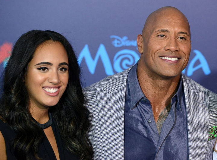 Asa tata, asa fiica! Fata cea mare a lui Dwayne Johnson si-a facut debutul in wrestlingul profesionist