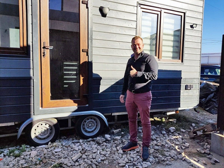 A construit o casuta pe roti si este mandru de rezultatul obtinut! Afla de la omul de afaceri Ion Oglinda care sunt avantajele unei locuinte de tip Tiny House: „Avem toate comoditatile” - VIDEO