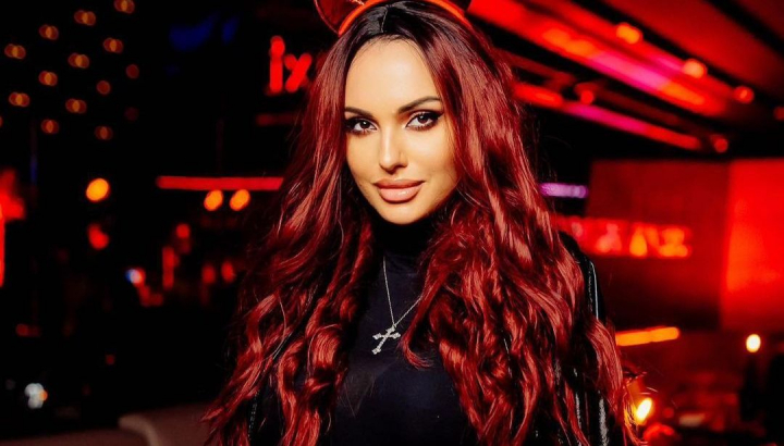 Idolul ei vestimentar este Kim Kardashian! Tany Vander are o garderoba impresionanta cu haine de brand care valoreaza o avere. Afla care este cea mai mare slabiciune a bloggeritei - VIDEO Idolul ei vestimentar este Kim Kardashian! Tany Vander are o garderoba impresionanta cu haine de brand care valoreaza o avere. Afla care este cea mai mare slabiciune a bloggeritei - VIDEO