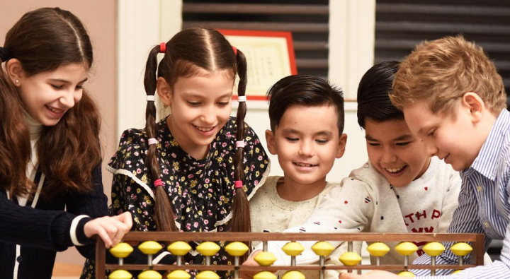 Copilul tau are probleme la matematica? O metoda japoneza l-ar putea ajuta sa socoteasca inteligent fara ajutorul unui calculator. Afla de la antrenoarea de calcul mental, Svetlana Kuzhilnaya mai multe detalii despre aceasta tehnica - VIDEO